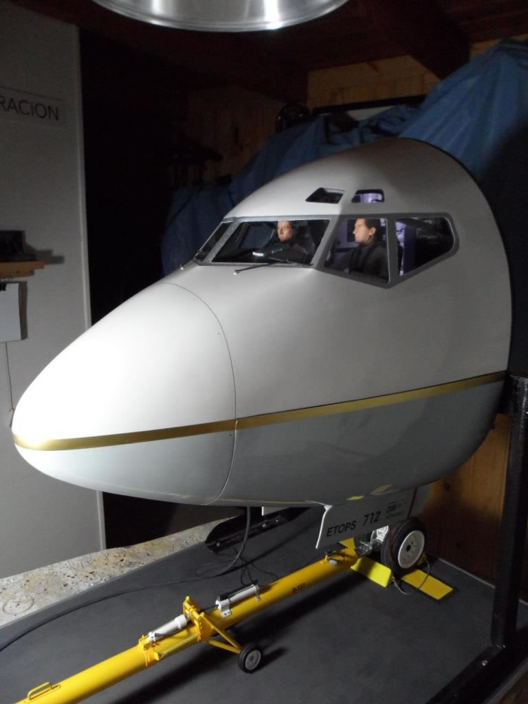 Boeing 737-700 Nose Section in 1:6 Scale | Large Scale Planes