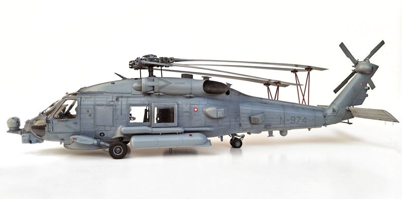 Kitty Hawk 1/35 Sikorsky MH-60R 'Seahawk', Converted to a Royal