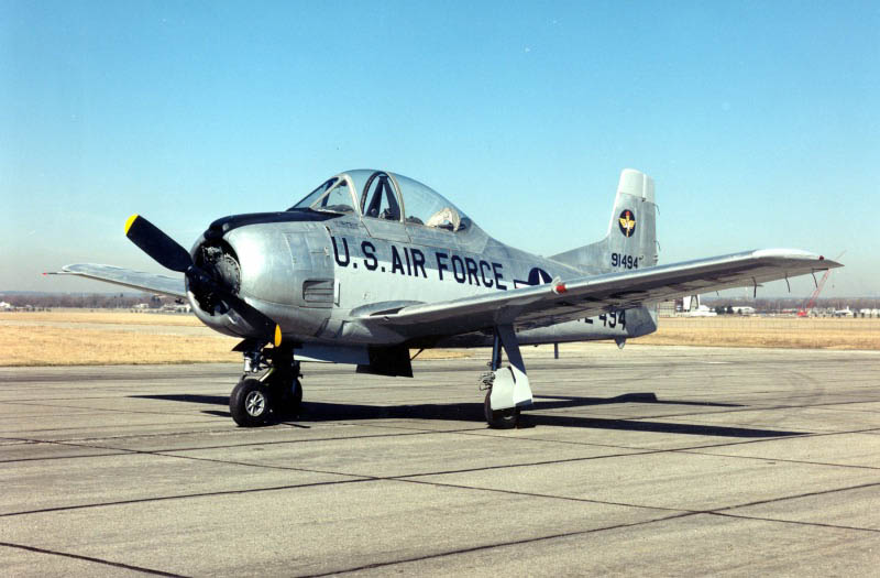 Kitty Hawk 1/32 T-28C "Trojan" # 32015 