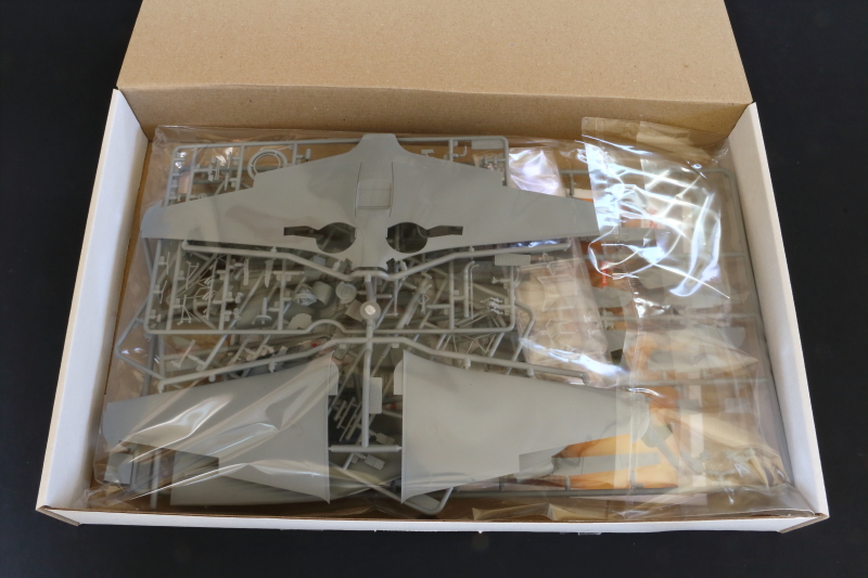 Maquette ICM Yak-9T – Avion De Chasse Soviétique WWII, échelle 1:32, Pour Modélistes à Partir De 14 Ans