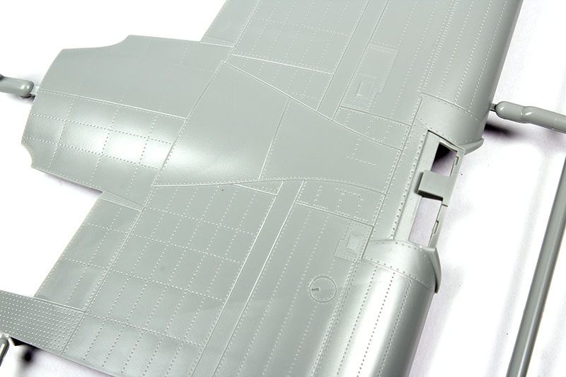 HK Models 01E040: A-20J/K Havoc / Boston IV | Large Scale Planes