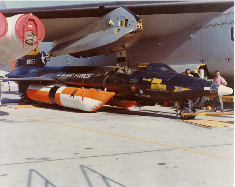 Image X-15A-2_loading